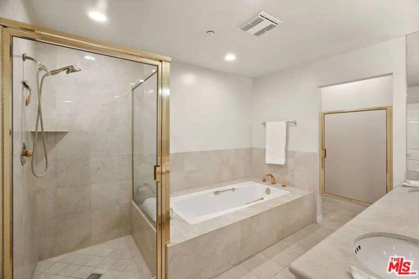 121 N Almont Drive #201 photo 25
