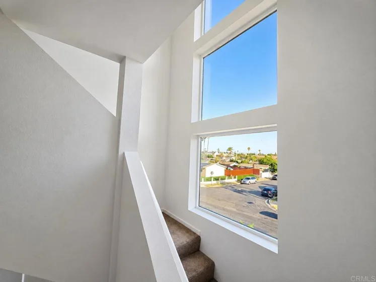 4968 Ocean View Boulevard photo 8