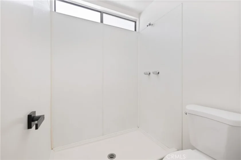 7550 Zombar #11 photo 30