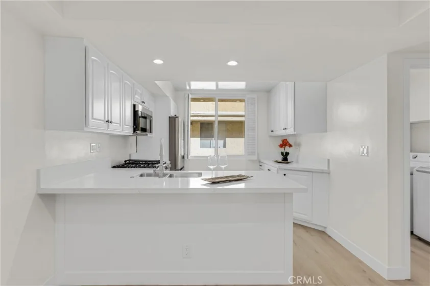 5435 Yarmouth Avenue #9 photo 4