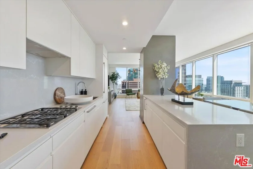 877 Francisco Street #2809 photo 32