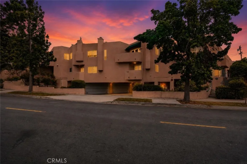 1158 W 11th Street #J photo 38