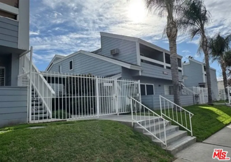 20930 Parthenia Street #207 photo 8