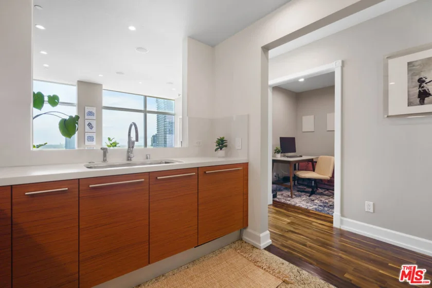 900 W Olympic Boulevard #32G photo 7
