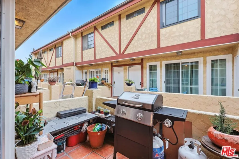 7422 Hazeltine Avenue #3 photo 30