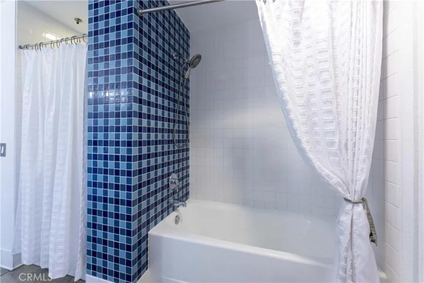 835 Locust Avenue #419 photo 38