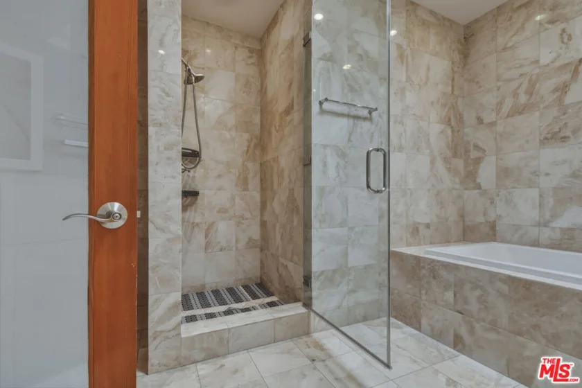 4443 Ventura Canyon Avenue #304 photo 52
