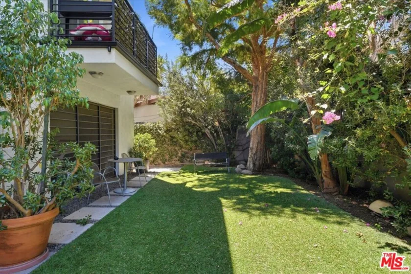 1153 N Formosa Avenue #102 photo 46