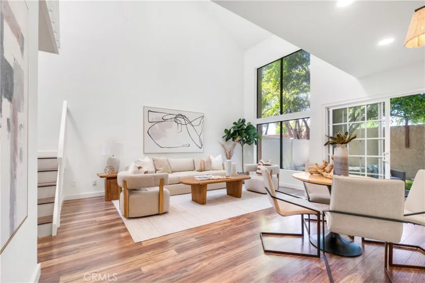 900 Hyde Court photo 1