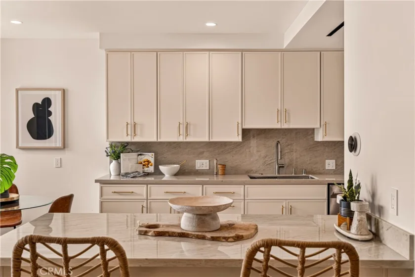 100 S Doheny Drive #1105 photo 3