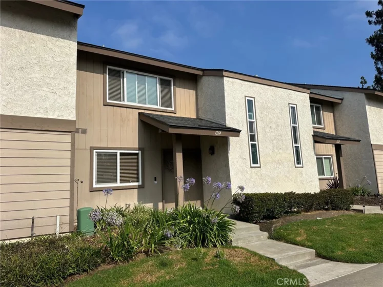 1214 Devonshire Lane photo 1