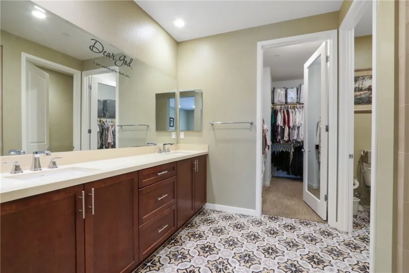 10902 Flora Park Way photo 13