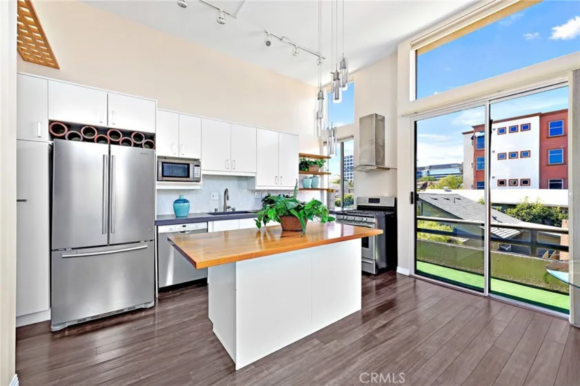 4567 Lexington Avenue #205 photo 1
