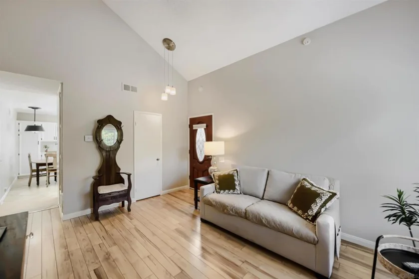 10825 Caravelle Place photo 2