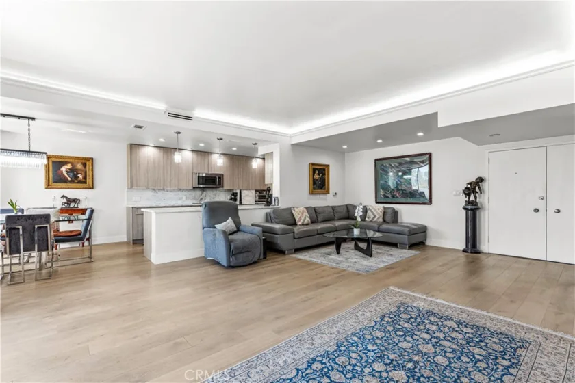 818 N Doheny #308 photo 15
