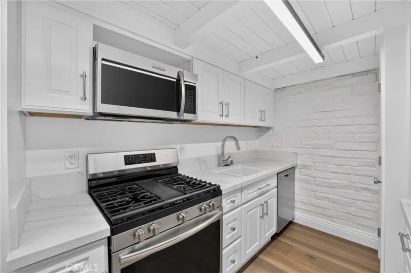 5068 Lakeview photo 13