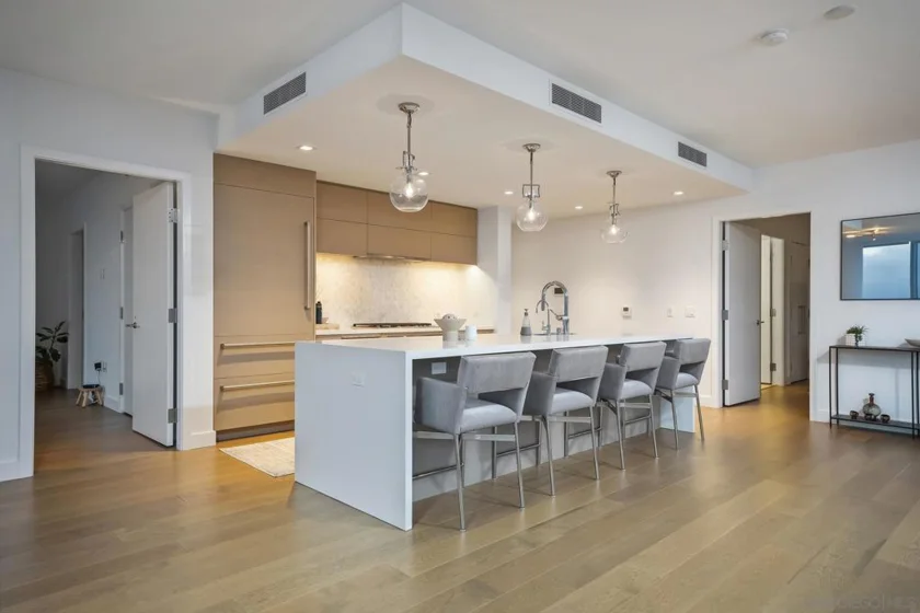 888 W E #2302 photo 34