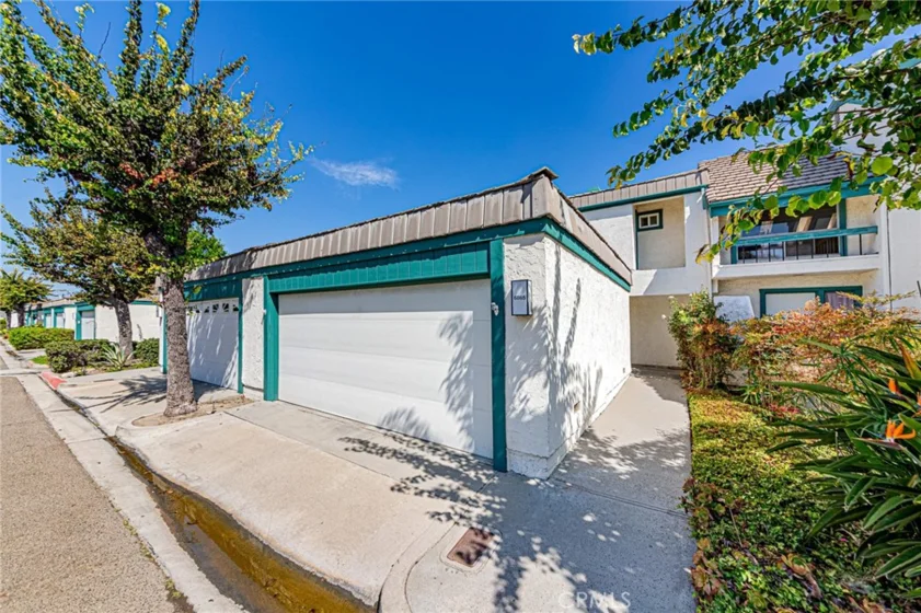 6865 Danvers Drive photo 1