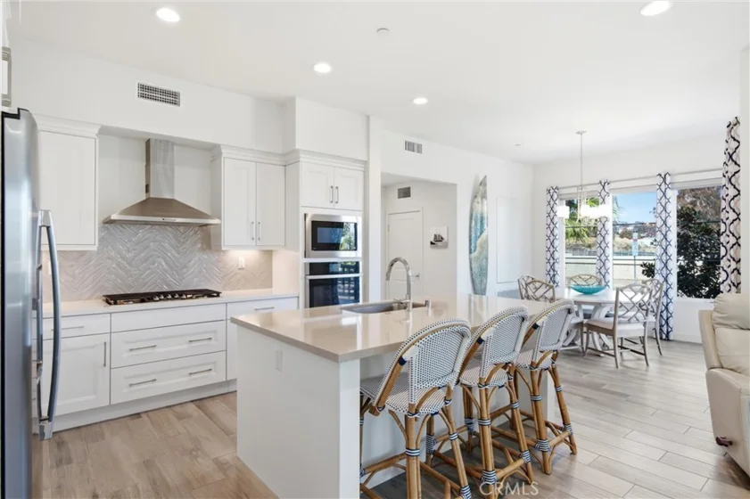 1313 Doheny photo 10