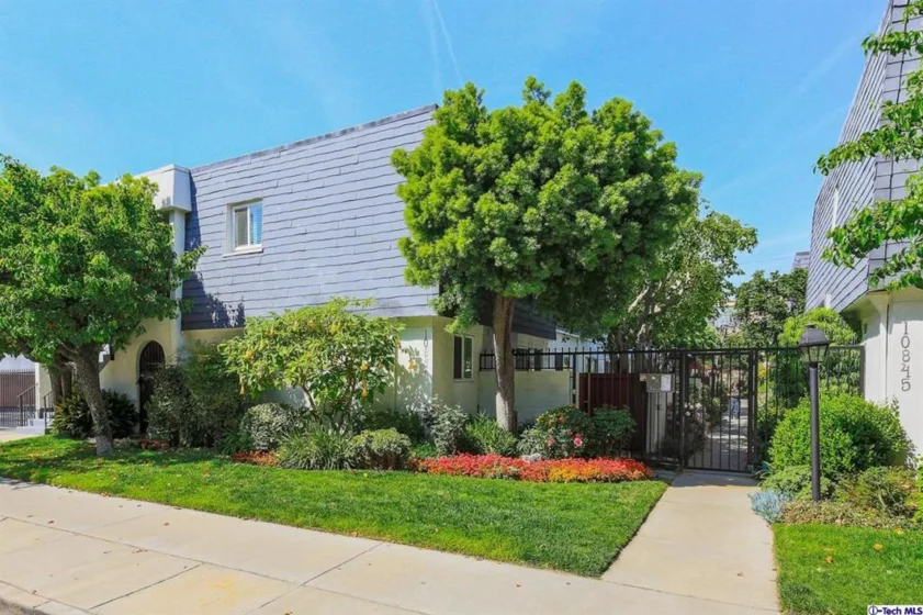 10847 Blix Street #3 photo 1