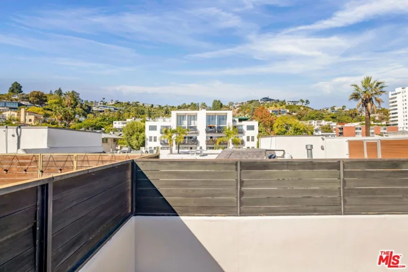 1129 Larrabee Street #14 photo 8