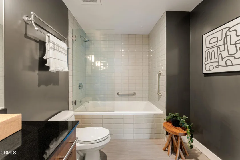 530 S Hewitt Street #455 photo 28