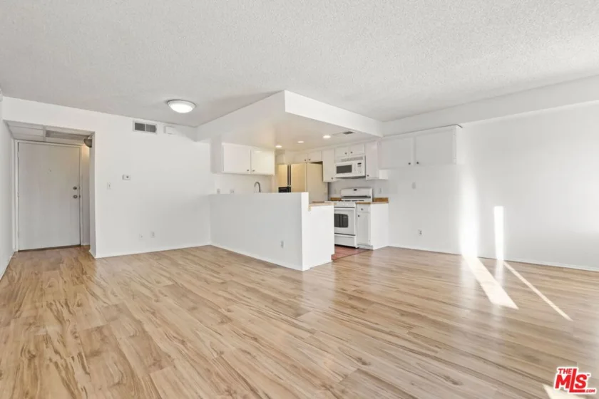 2700 Cahuenga Boulevard #2216 photo 41