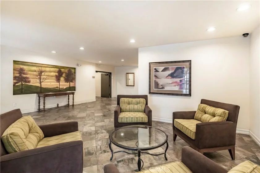 14242 Burbank #307 photo 8