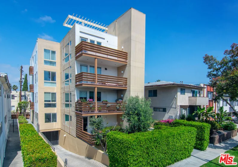 547 N Kings Road #101 photo 1