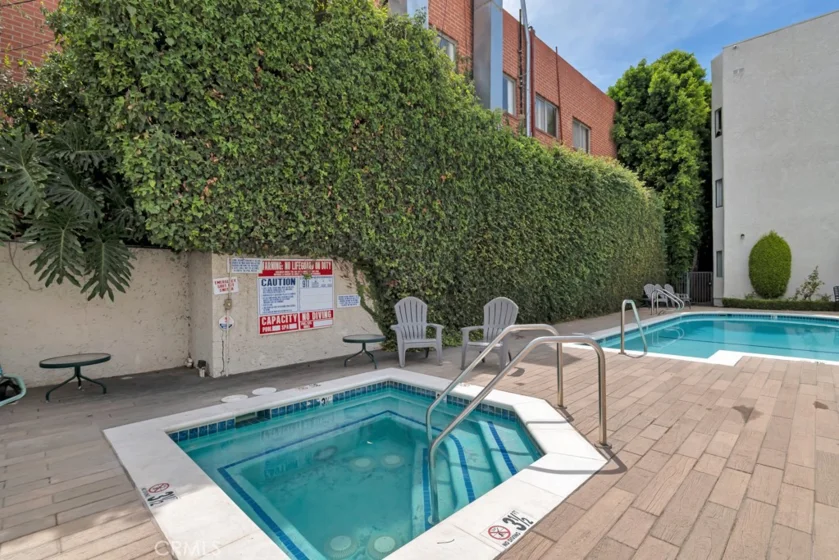 17914 Magnolia Boulevard #121 photo 31