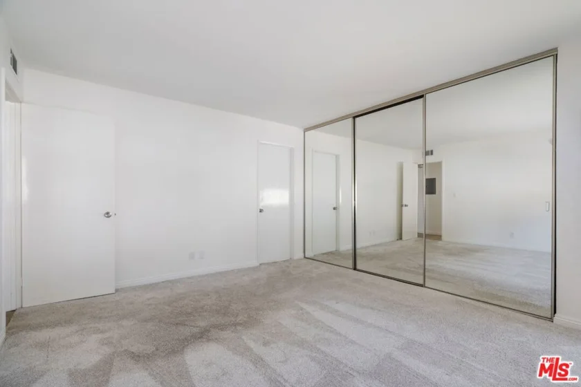 22125 Burbank Boulevard #7 photo 16