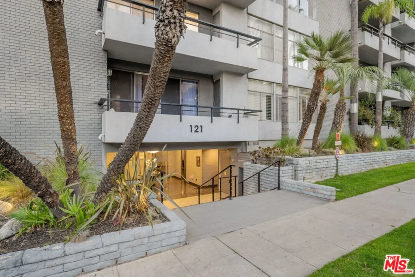 121 S Palm Drive #403 photo 43