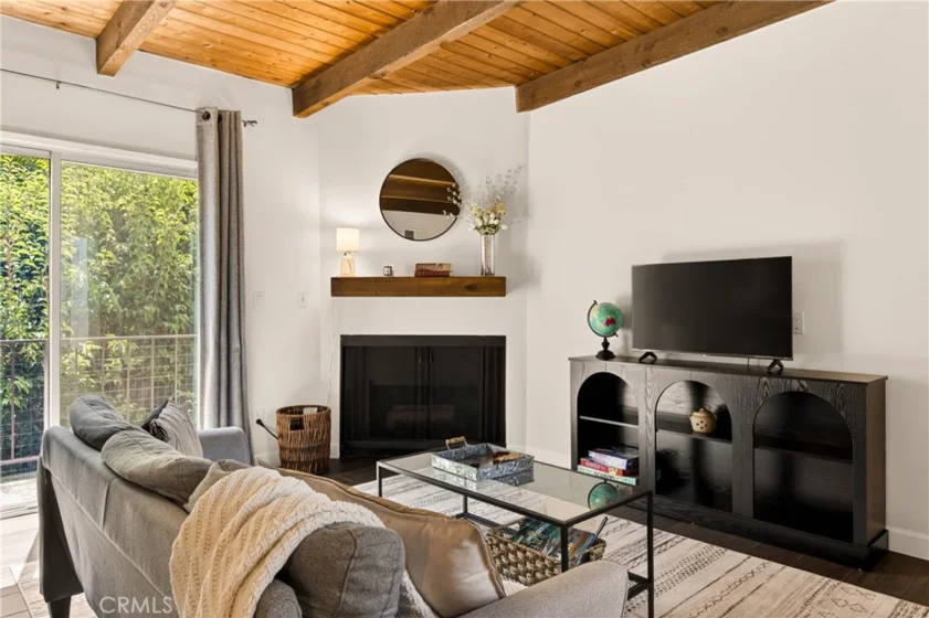4230 Whitsett Avenue #6 photo 3