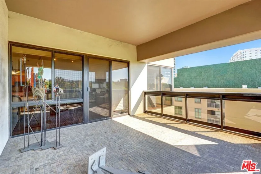10445 Wilshire Boulevard #504 photo 15
