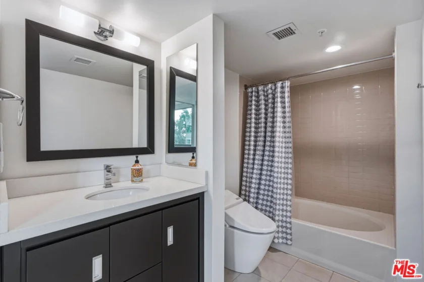 13700 Marina Pointe Drive #305 photo 37