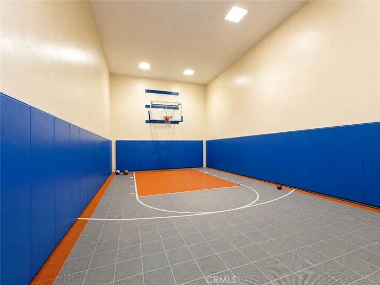 5565 Canoga Avenue #207 photo 24