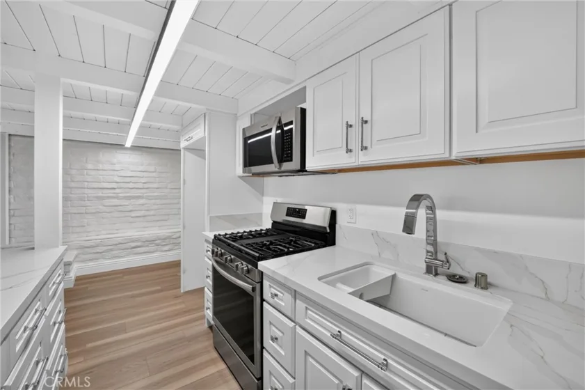 5068 Lakeview photo 9