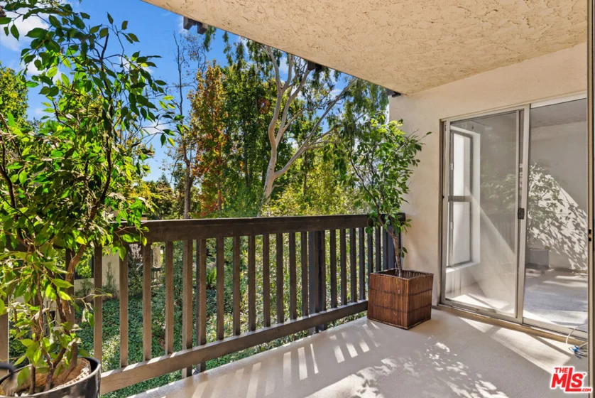 8207 Raintree Circle photo 6
