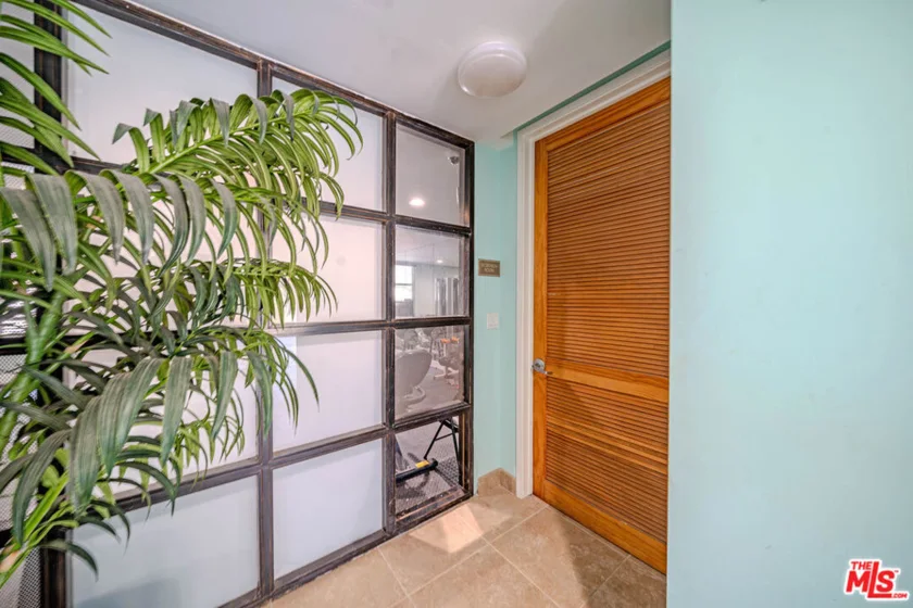 4925 Wilshire Boulevard #302 photo 34