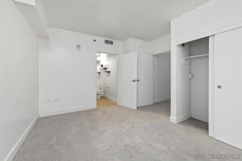 425 W Beech #204 photo 10