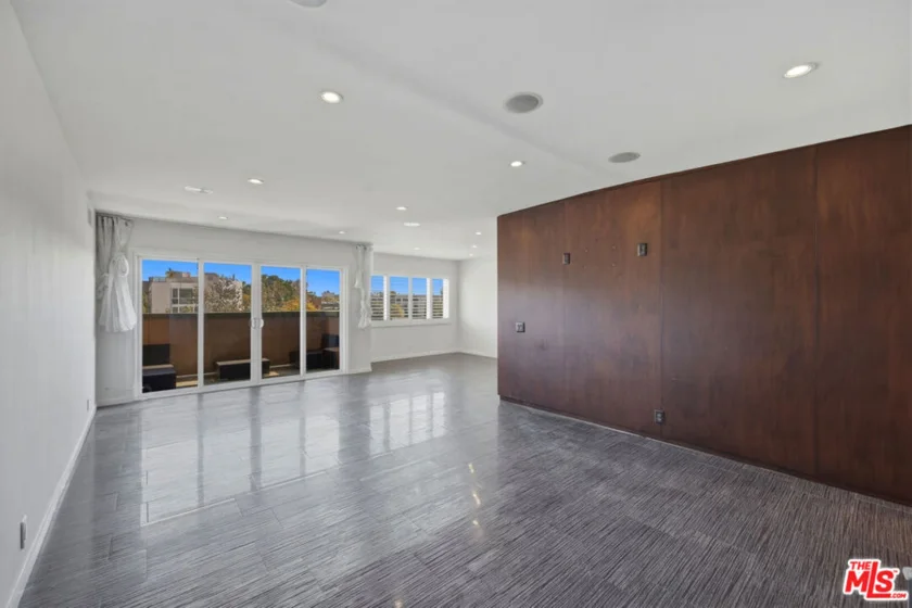 1121 N Olive Drive #302 photo 9
