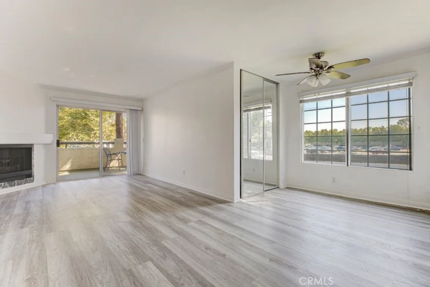 5515 Canoga Avenue #105 photo 2