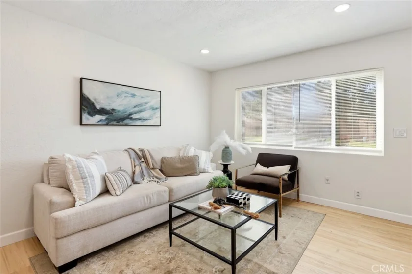 648 W Main #D photo 2