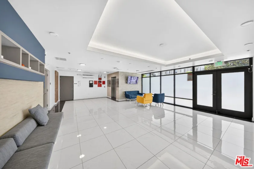 820 S Wilton Place #201 photo 30
