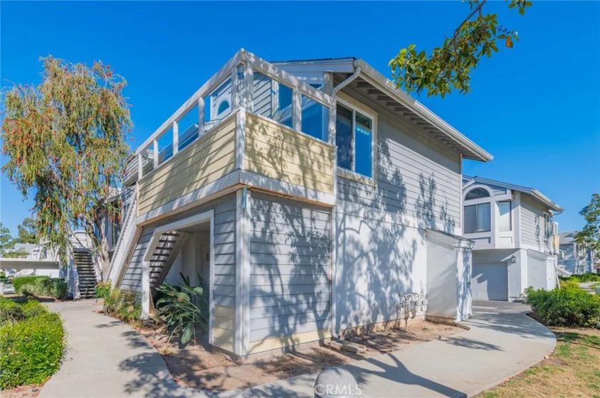 83 Huntington #278 photo 1