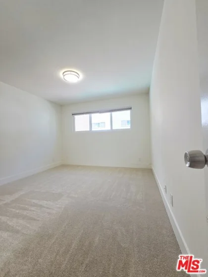 1262 S Barrington Avenue #204 photo 17