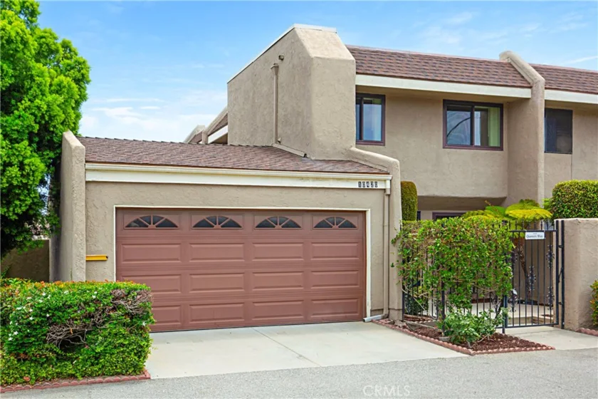 10420 Queens Way photo 1