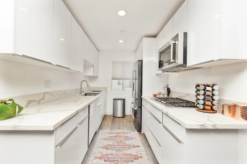 20134 Leadwell Street #308 photo 1