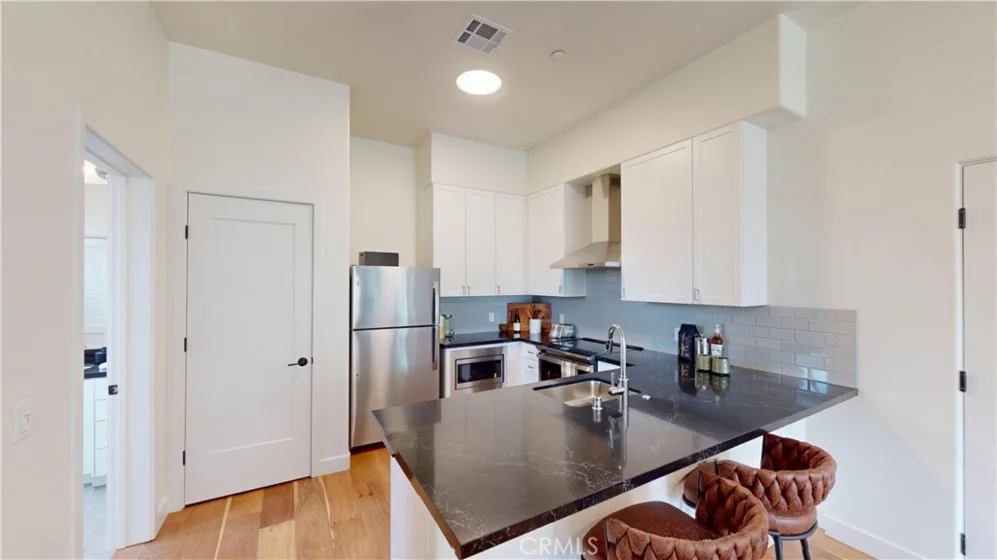1878 E Walnut Street #203 photo 9