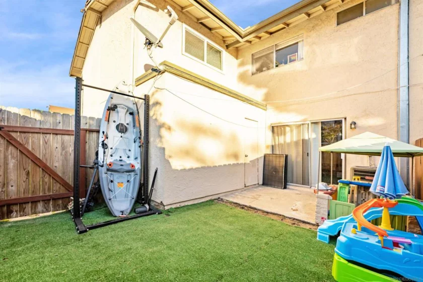 526 Debra Place photo 1
